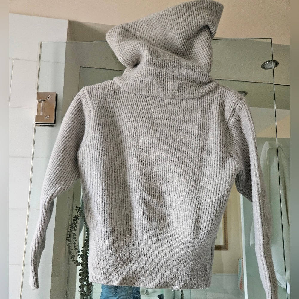Grey Wool Sweater with rhinestones - size small - Picture 14 of 14